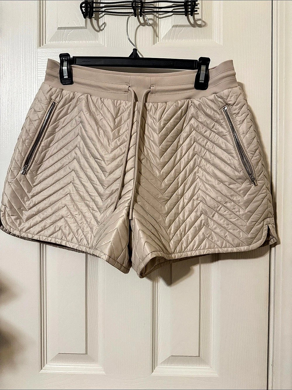 Athleta Apres Ski Short Quilted Athletic Shorts Beige Size 6